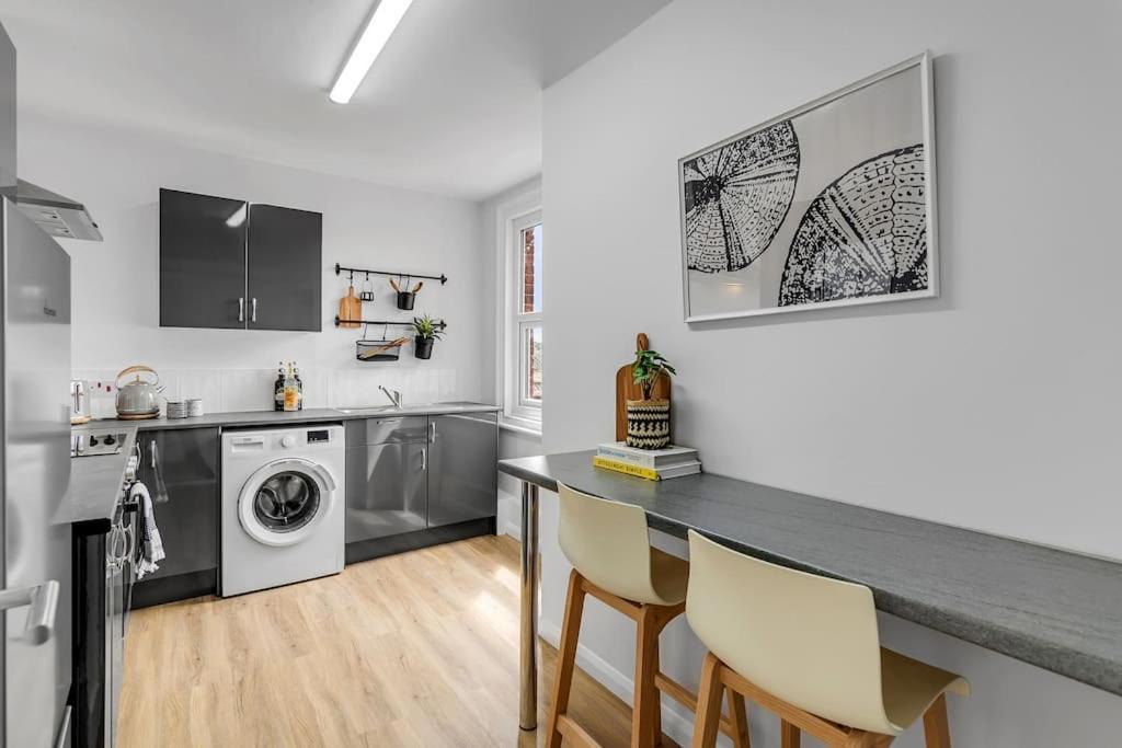 1-Bed Seaside Apartment With Parking Κρόμερ Εξωτερικό φωτογραφία