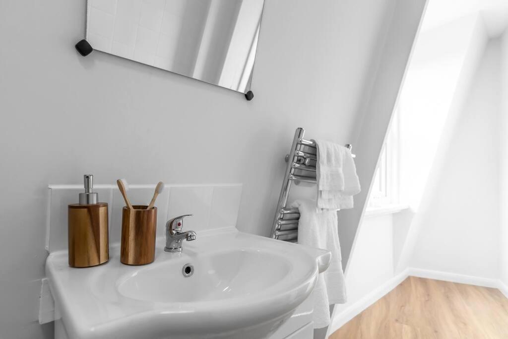 1-Bed Seaside Apartment With Parking Κρόμερ Εξωτερικό φωτογραφία