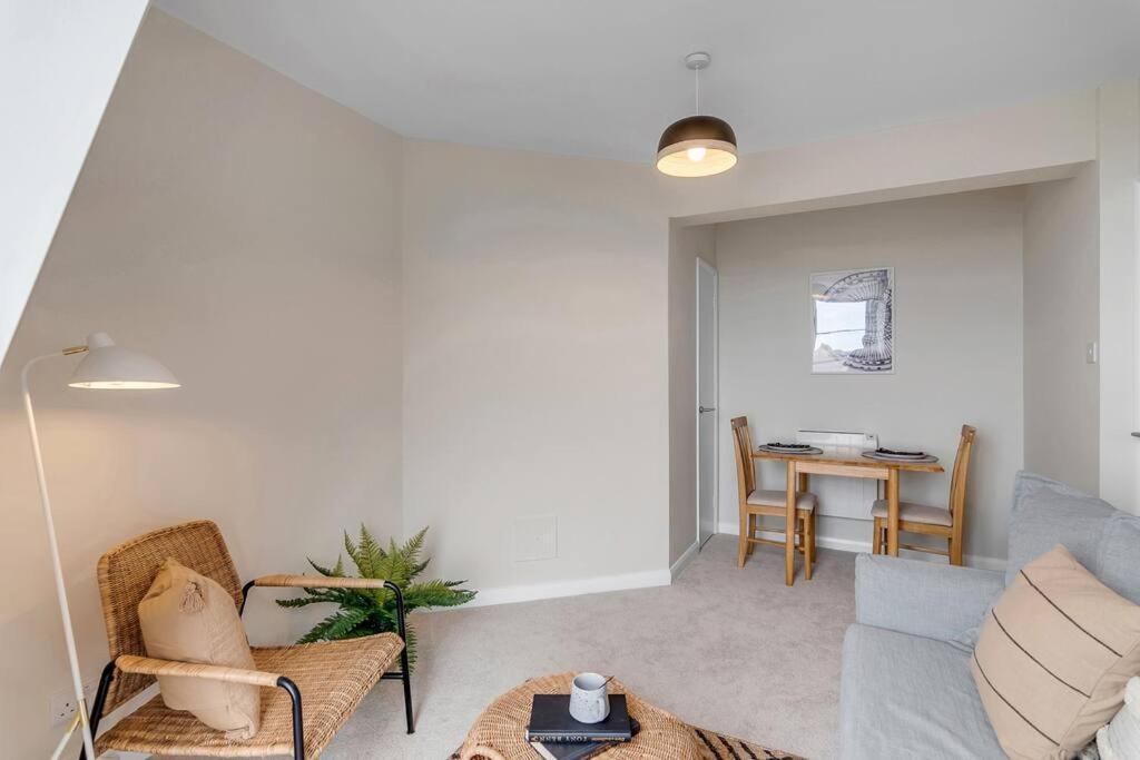 1-Bed Seaside Apartment With Parking Κρόμερ Εξωτερικό φωτογραφία
