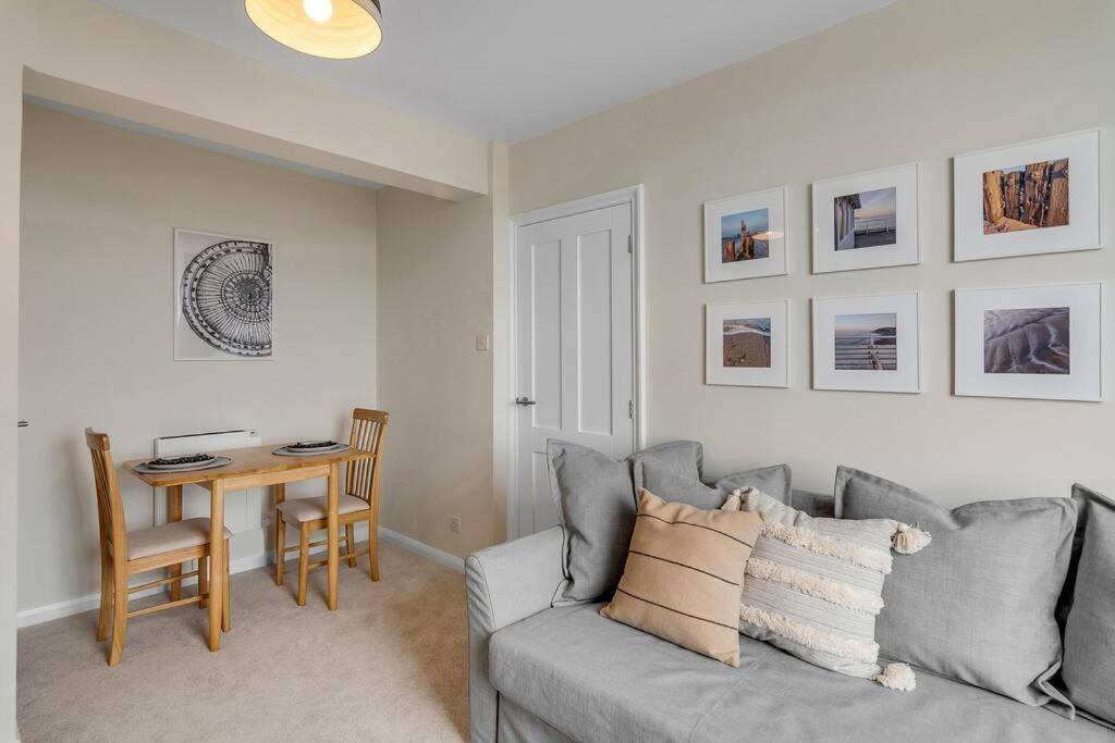 1-Bed Seaside Apartment With Parking Κρόμερ Εξωτερικό φωτογραφία